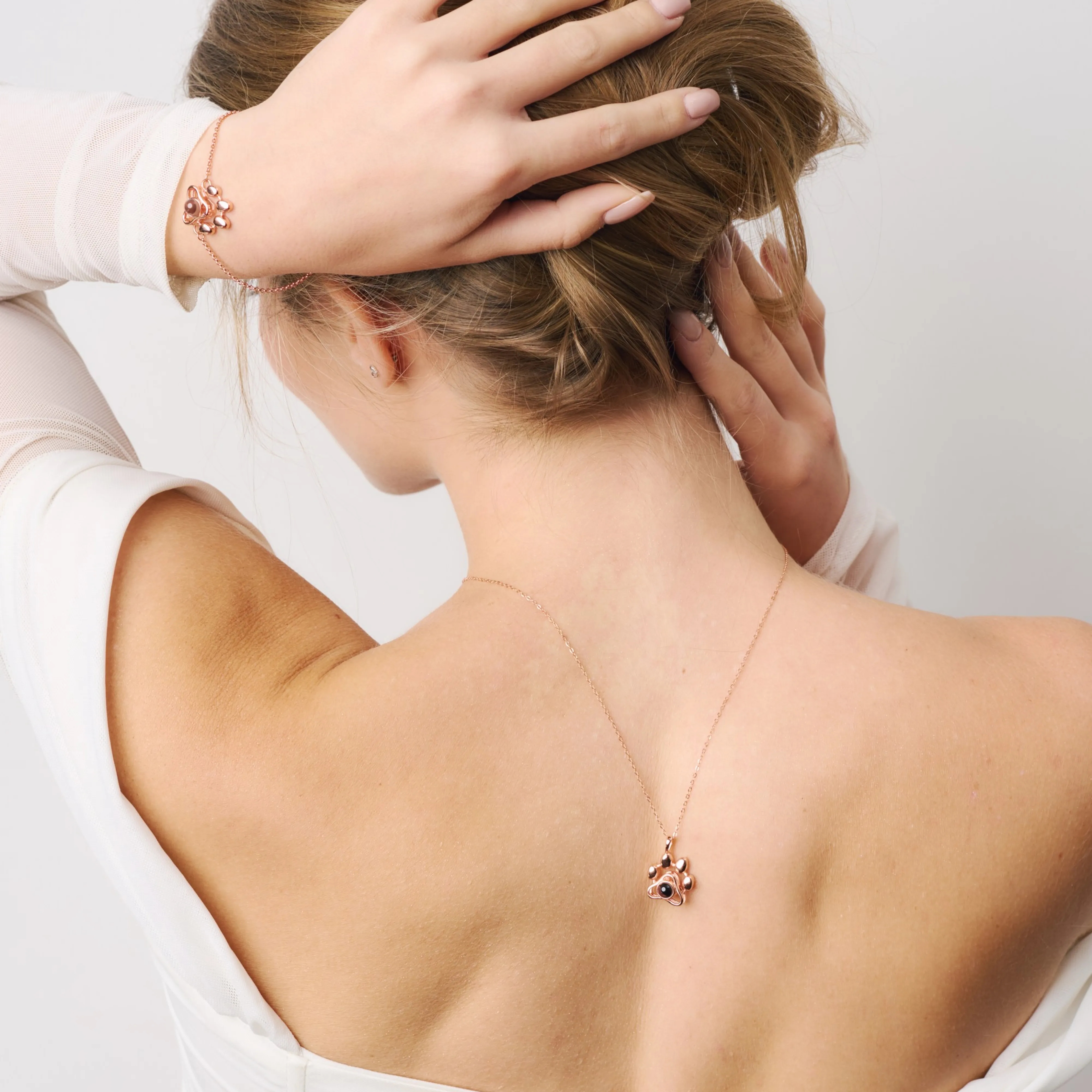 Памятный браслет с лапкой в честь любимого питомца