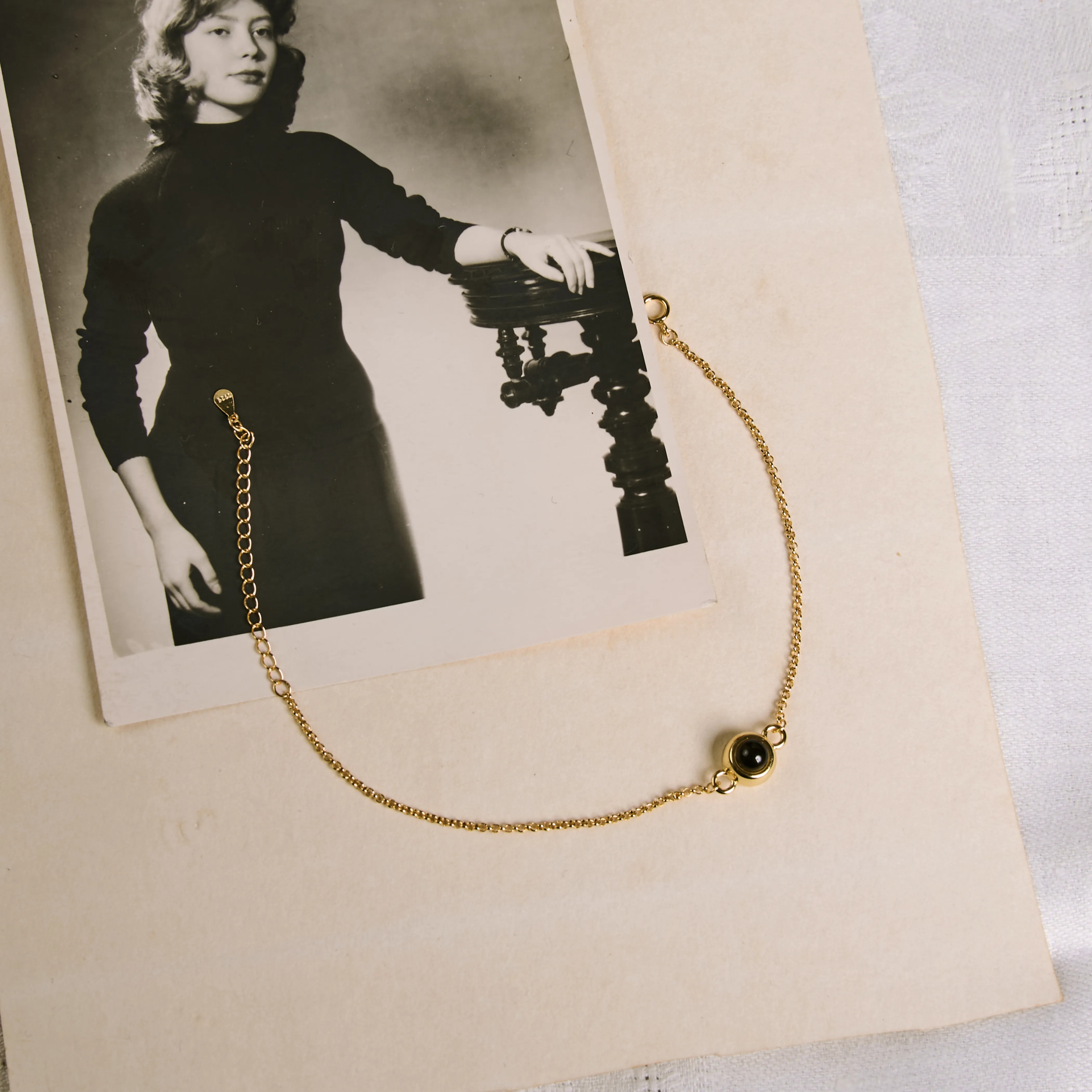 Кулон шарм с фото в розовом золоте для браслета