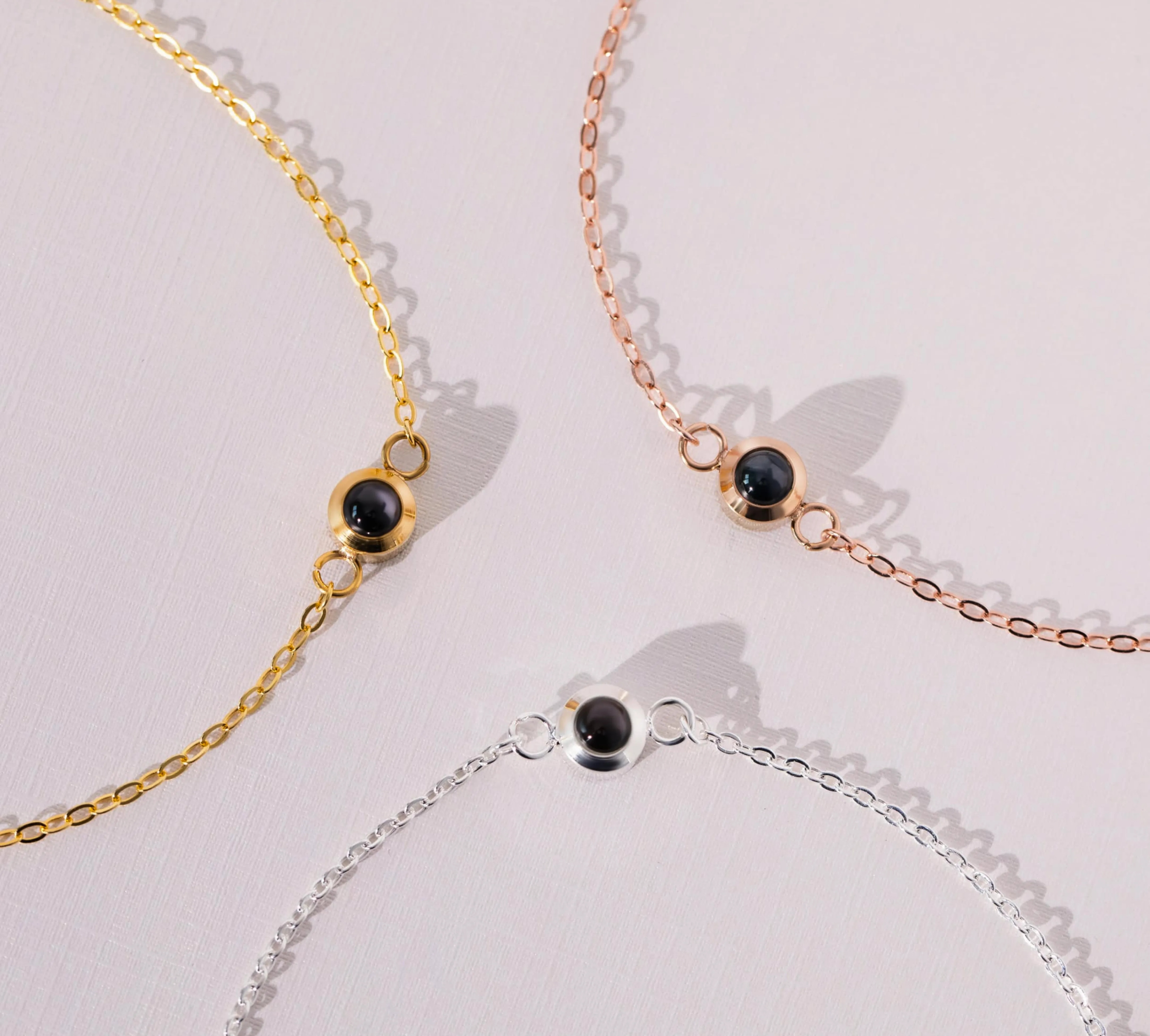 Подарок для неё браслет с шармом и фотографией