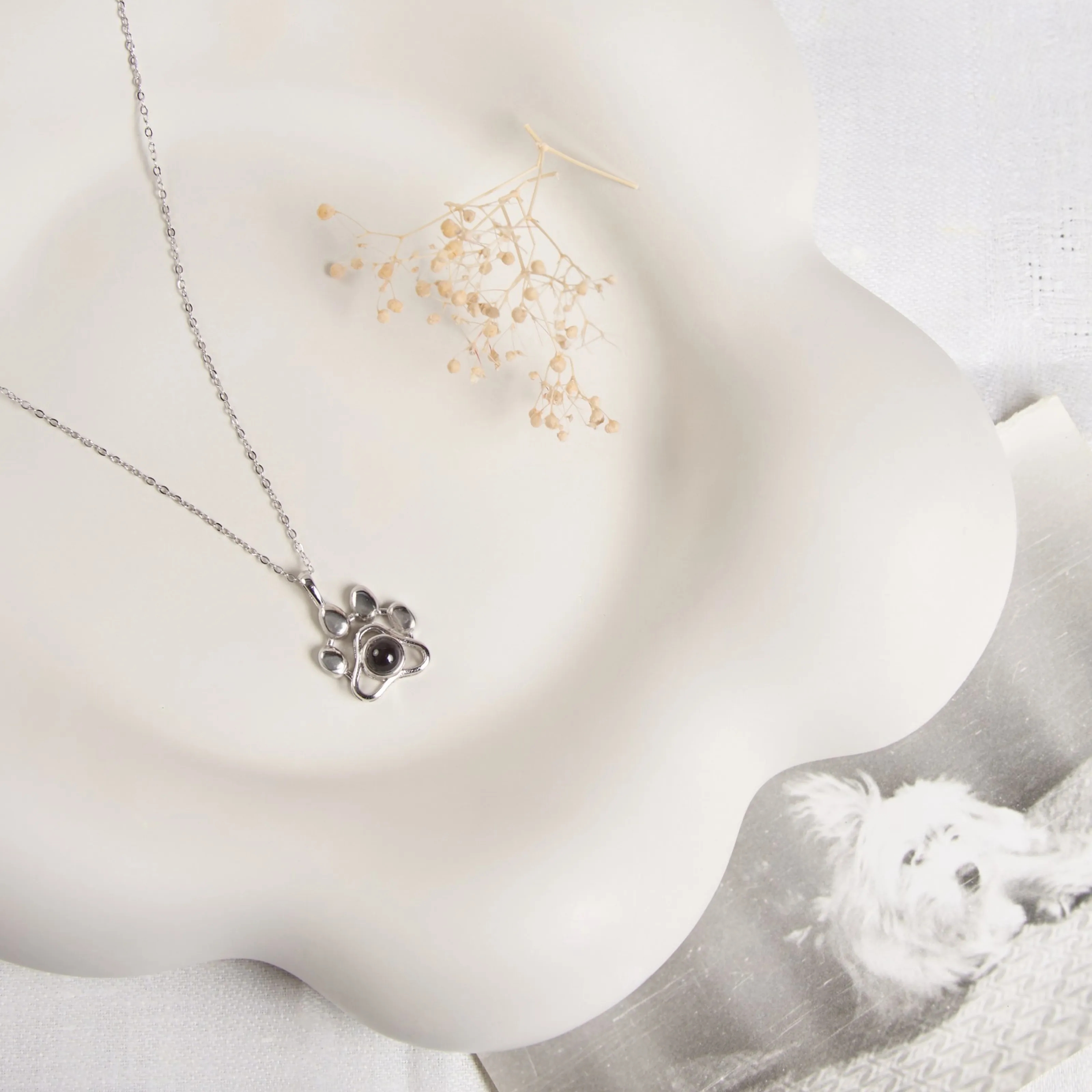 Аккуратная подвеска лапка для любителей кошек