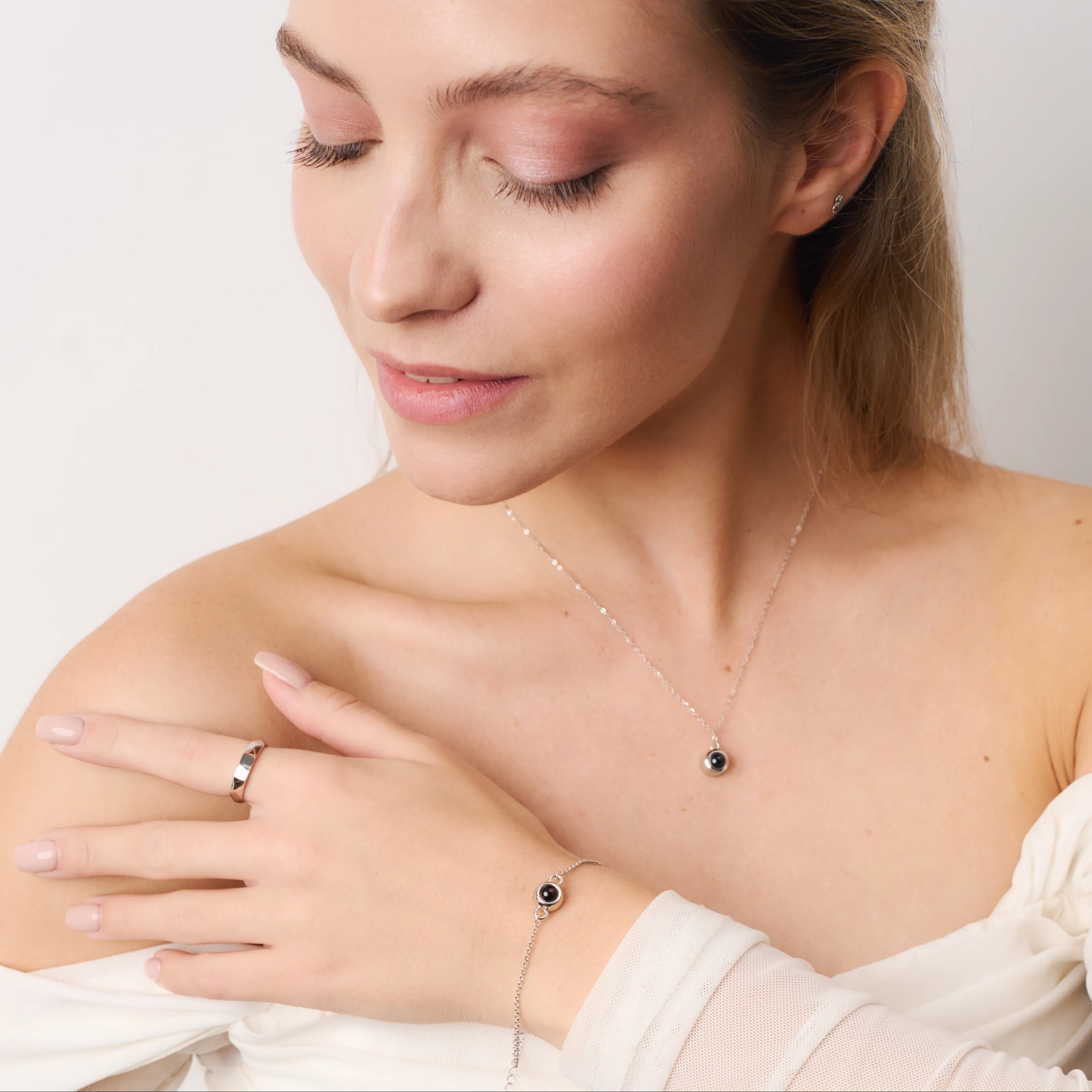 Браслет с металлическим шариком аксессуар на каждый день