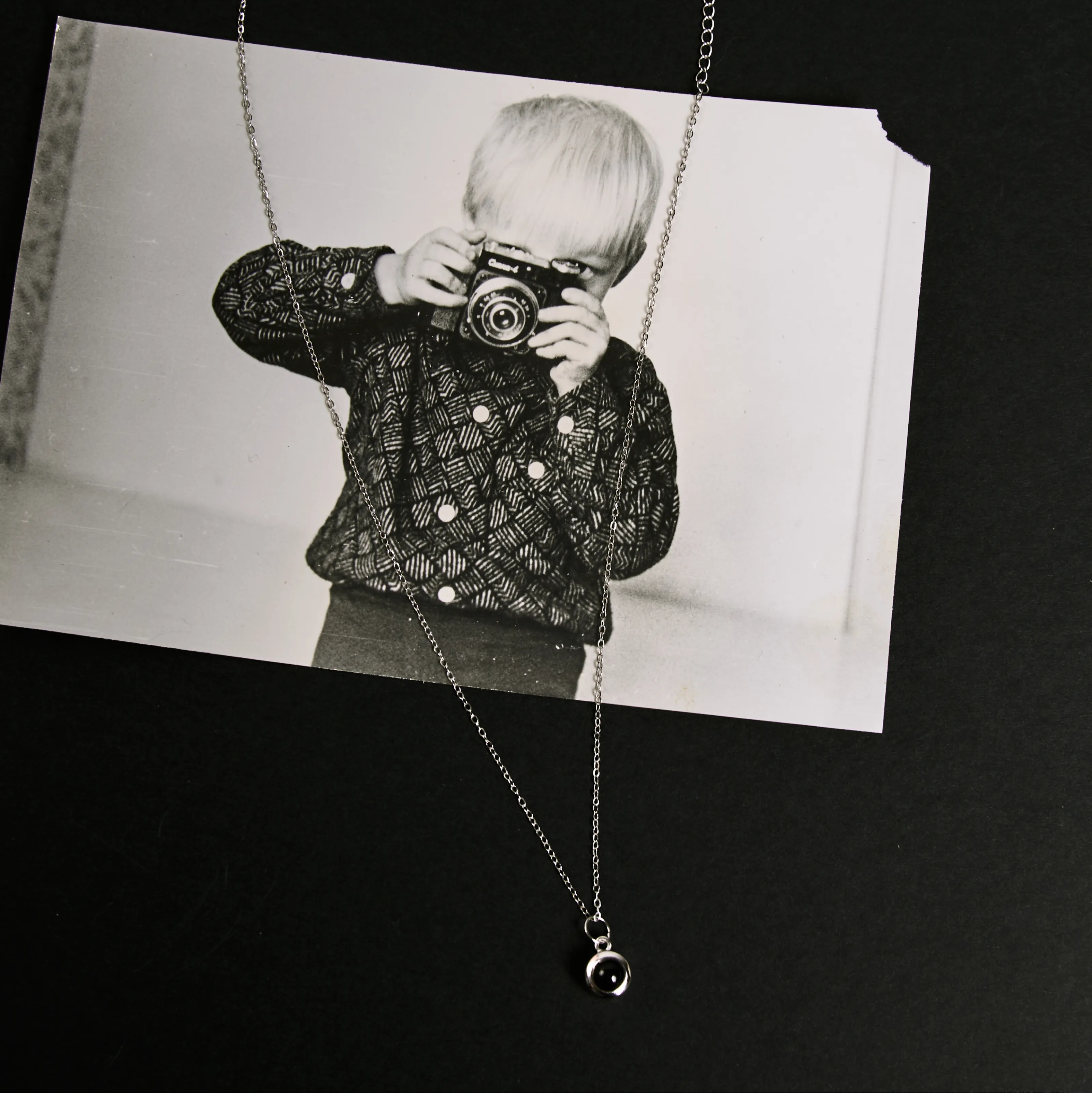 Браслет с кулоном-шариком под серебро универсальный аксессуар