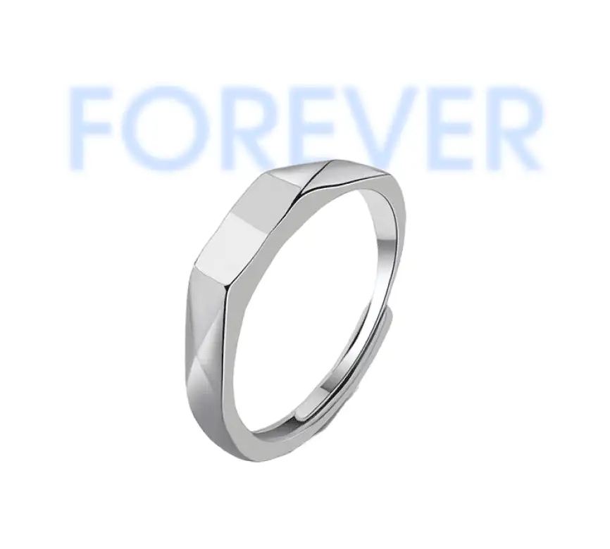 Серебряное кольцо с проекцией слова FOREVER при подсветке
