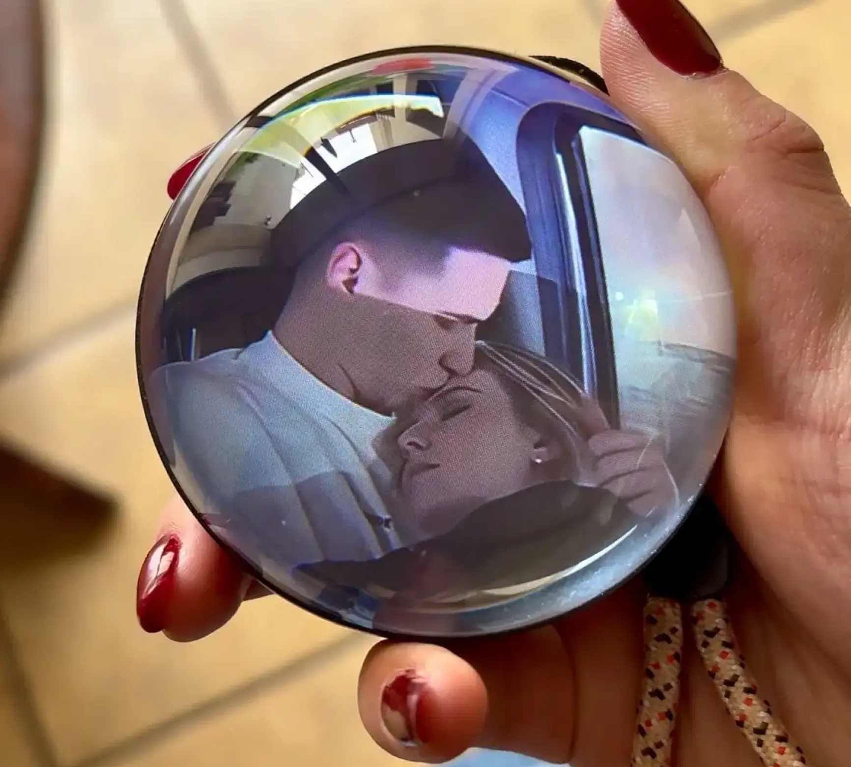 Видео-шар «Незабудки» белый — личные истории в шарике