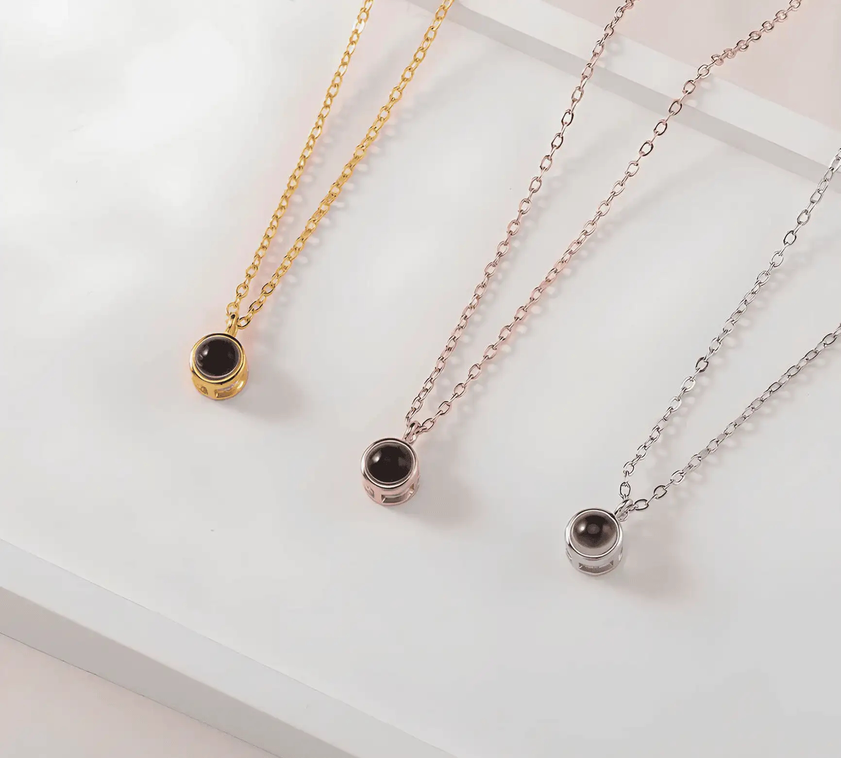 Авторская подвеска с фото и гравировкой — персонализированное ювелирное изделие