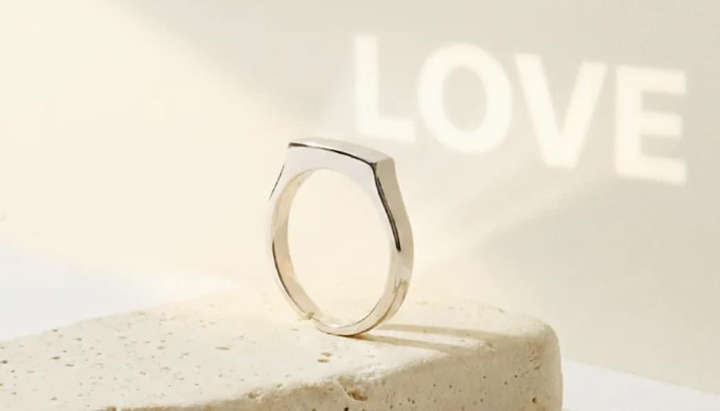 Серебряное Рефлектвиное Кольцо с световой проекцей Love