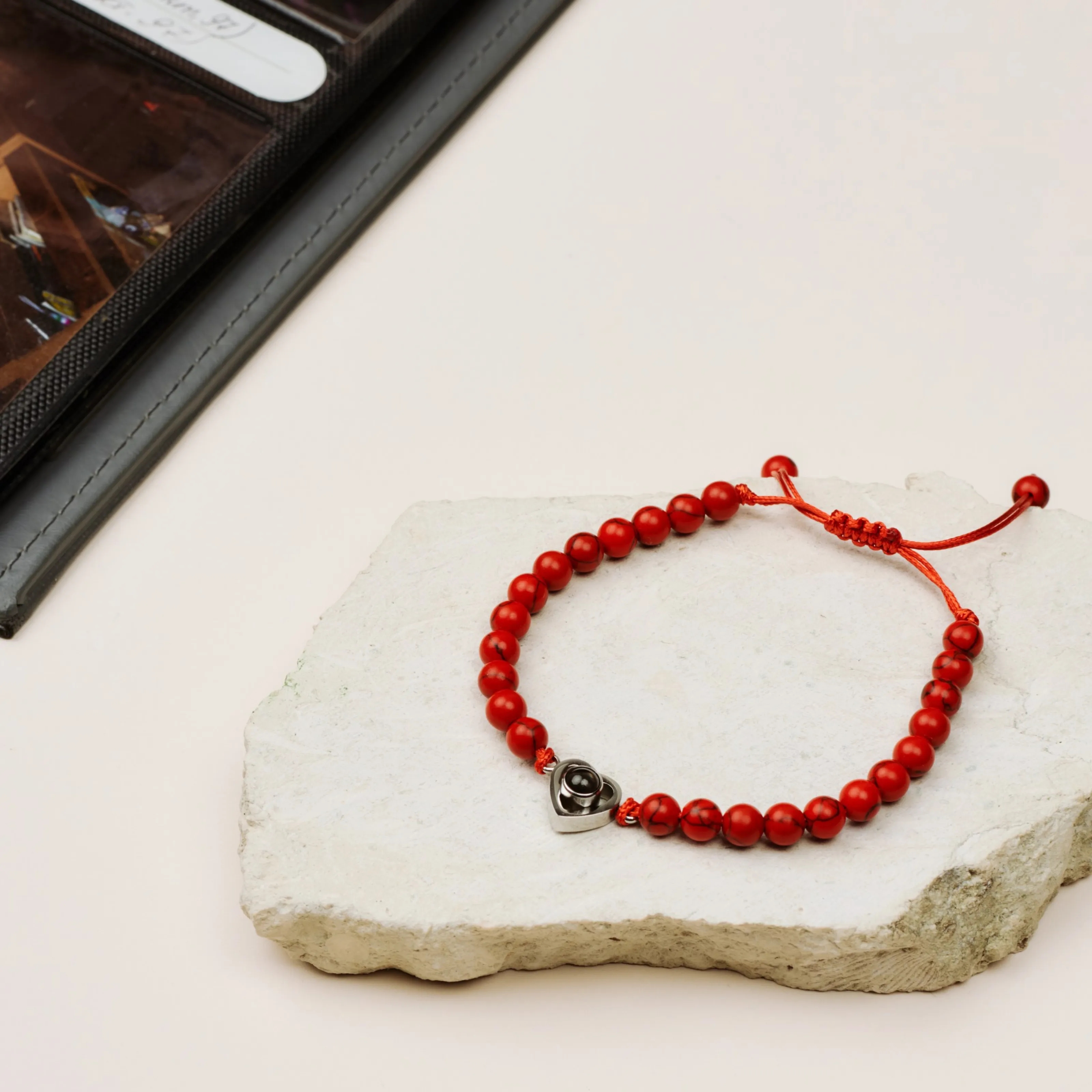 Аксессуар для яркого образа