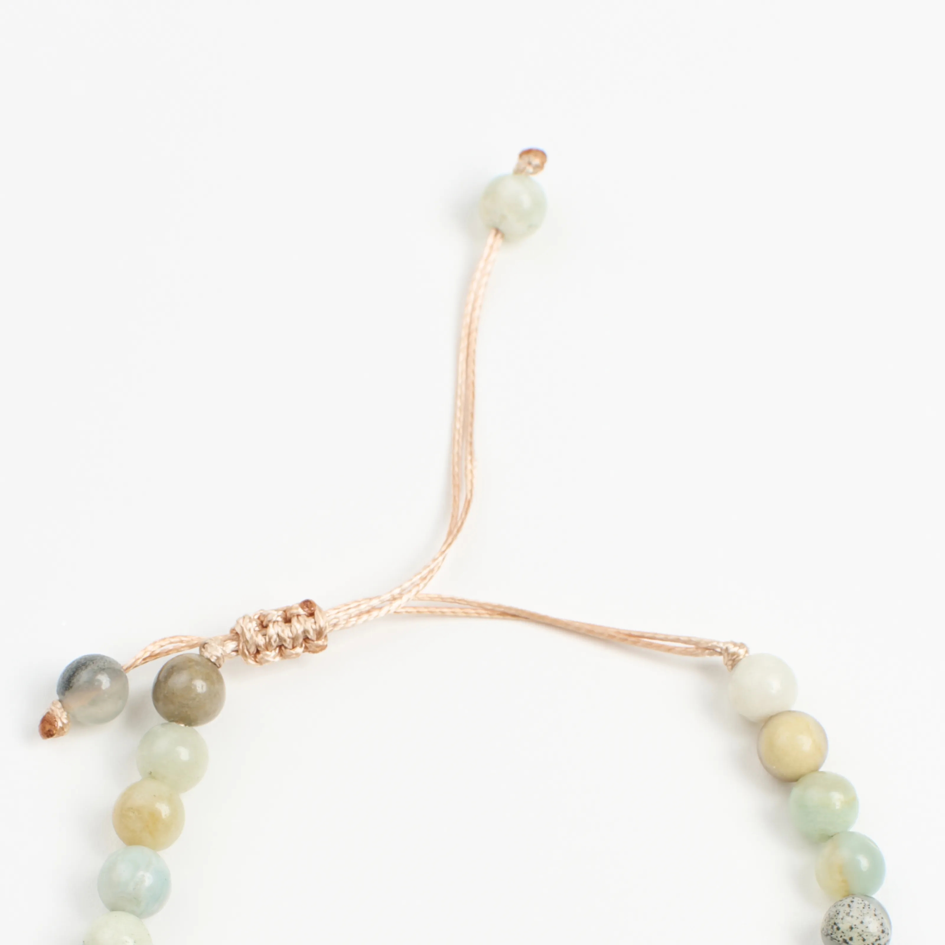 Белый амазонит самородок камень для эзотерики