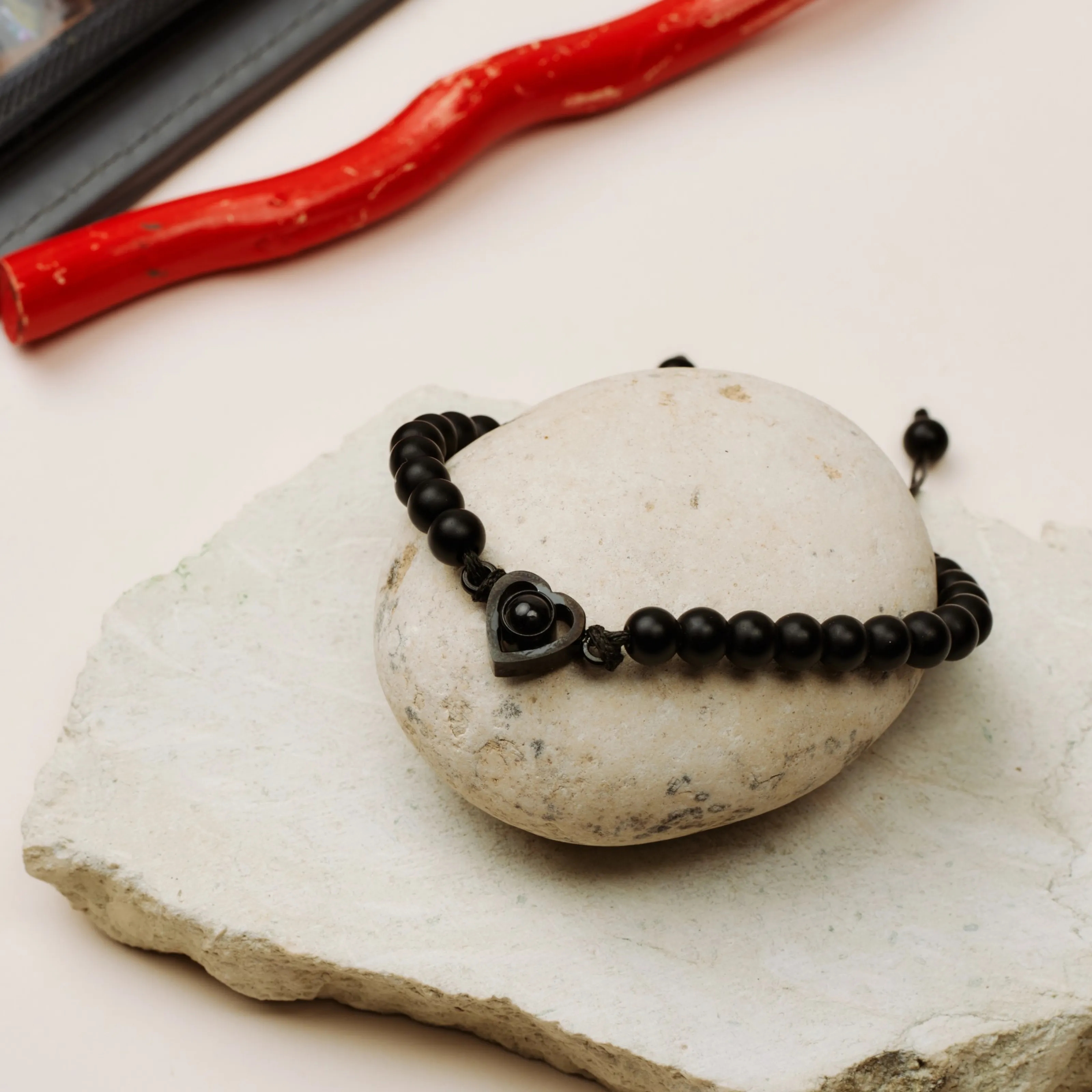 Защитный браслет чёрный агат для стабильности и опоры