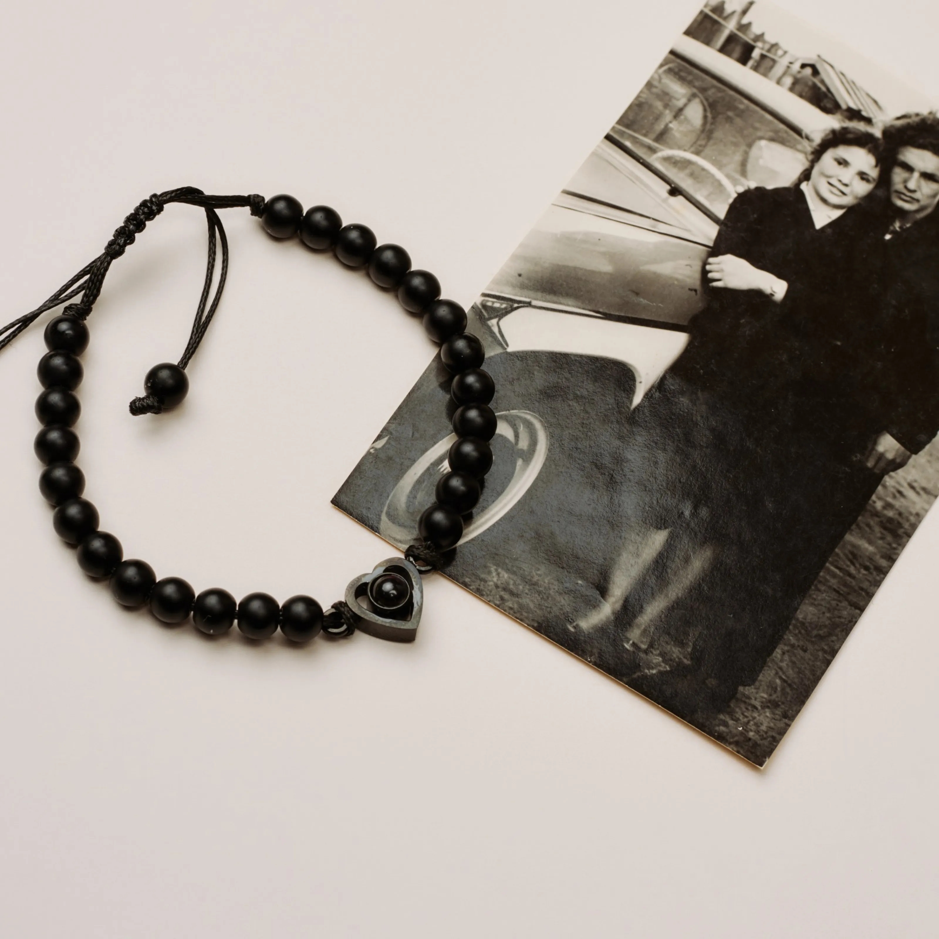 Энергетический браслет чёрный агат для знака Рыбы