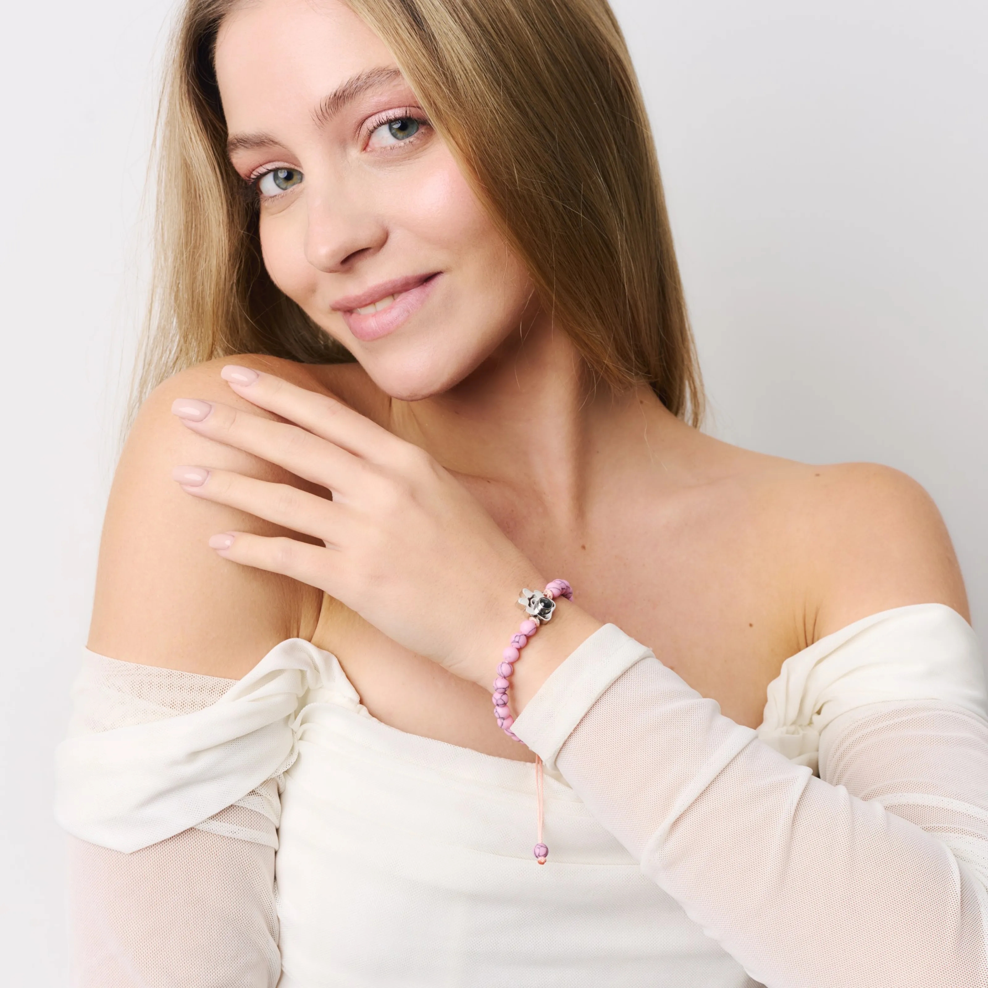 Браслет розовый кахолонг талисман для знака Рак