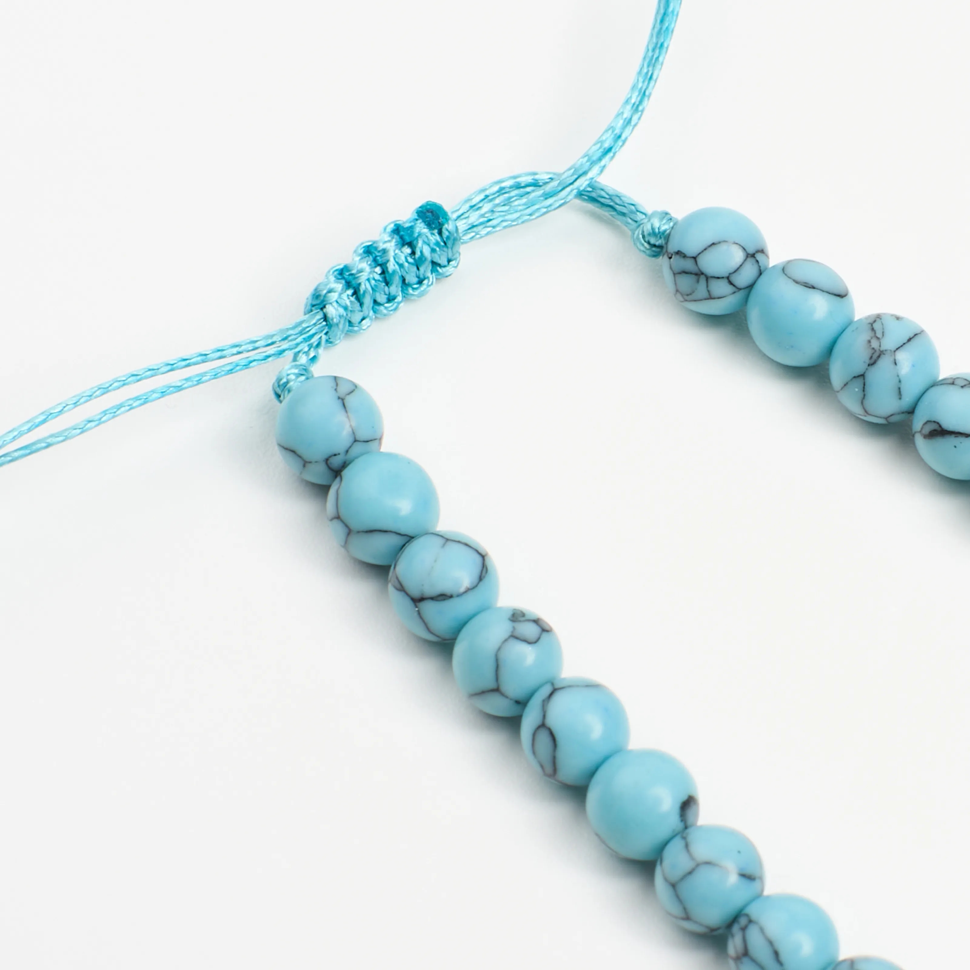 Проекционный кулон на голубом браслете