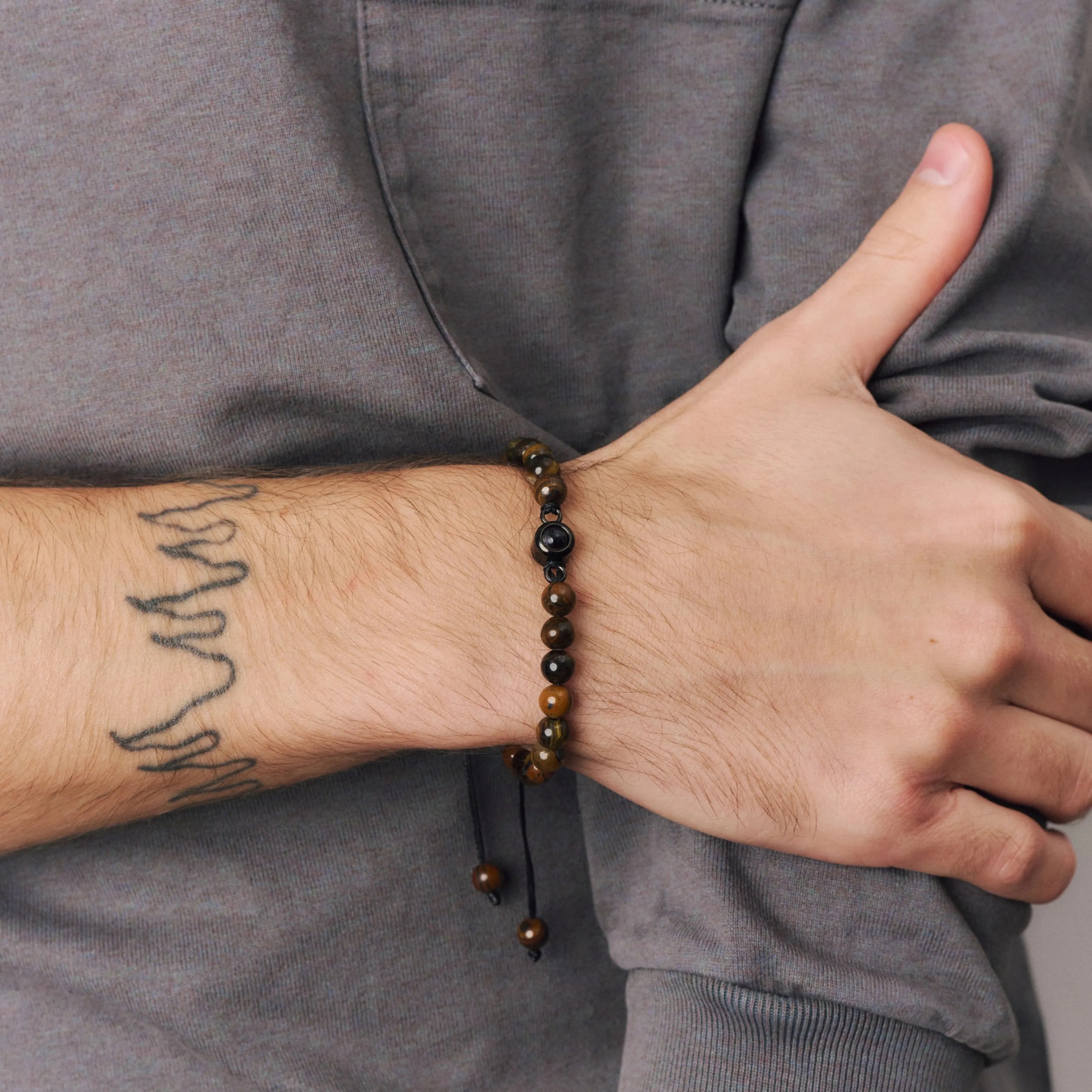 Проекционный кулон на браслете