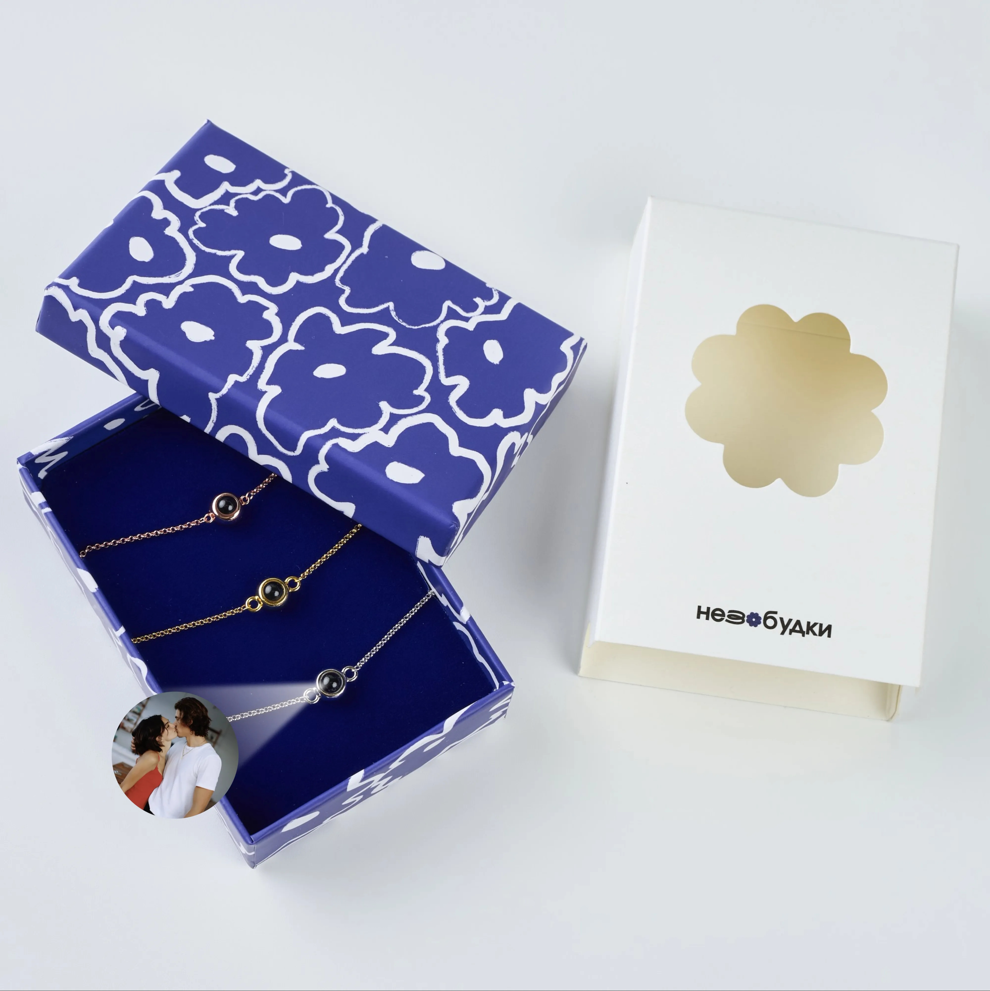 Подарочная коробка для подарка фирменная