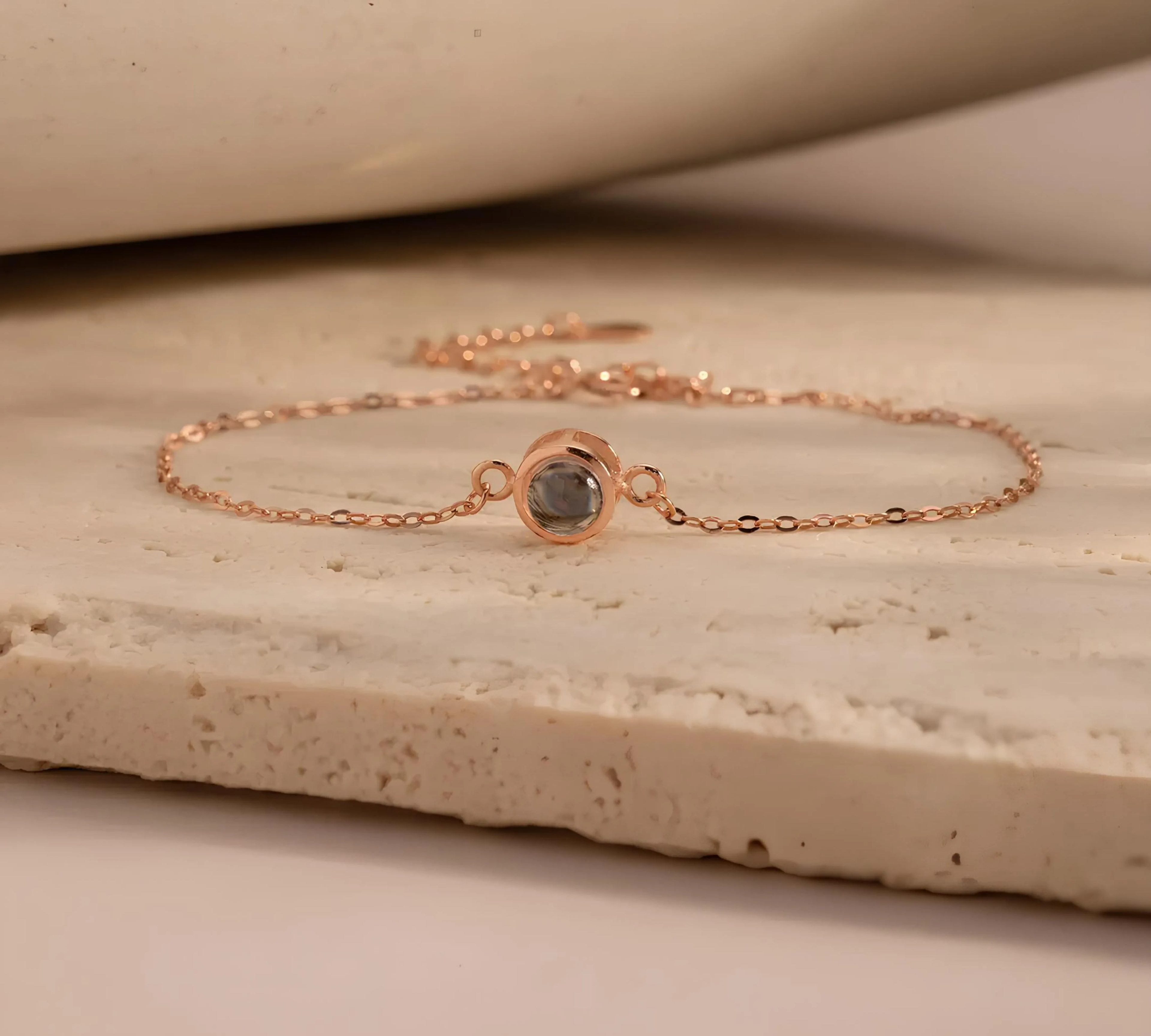 Подарочный браслет с шармом под фото