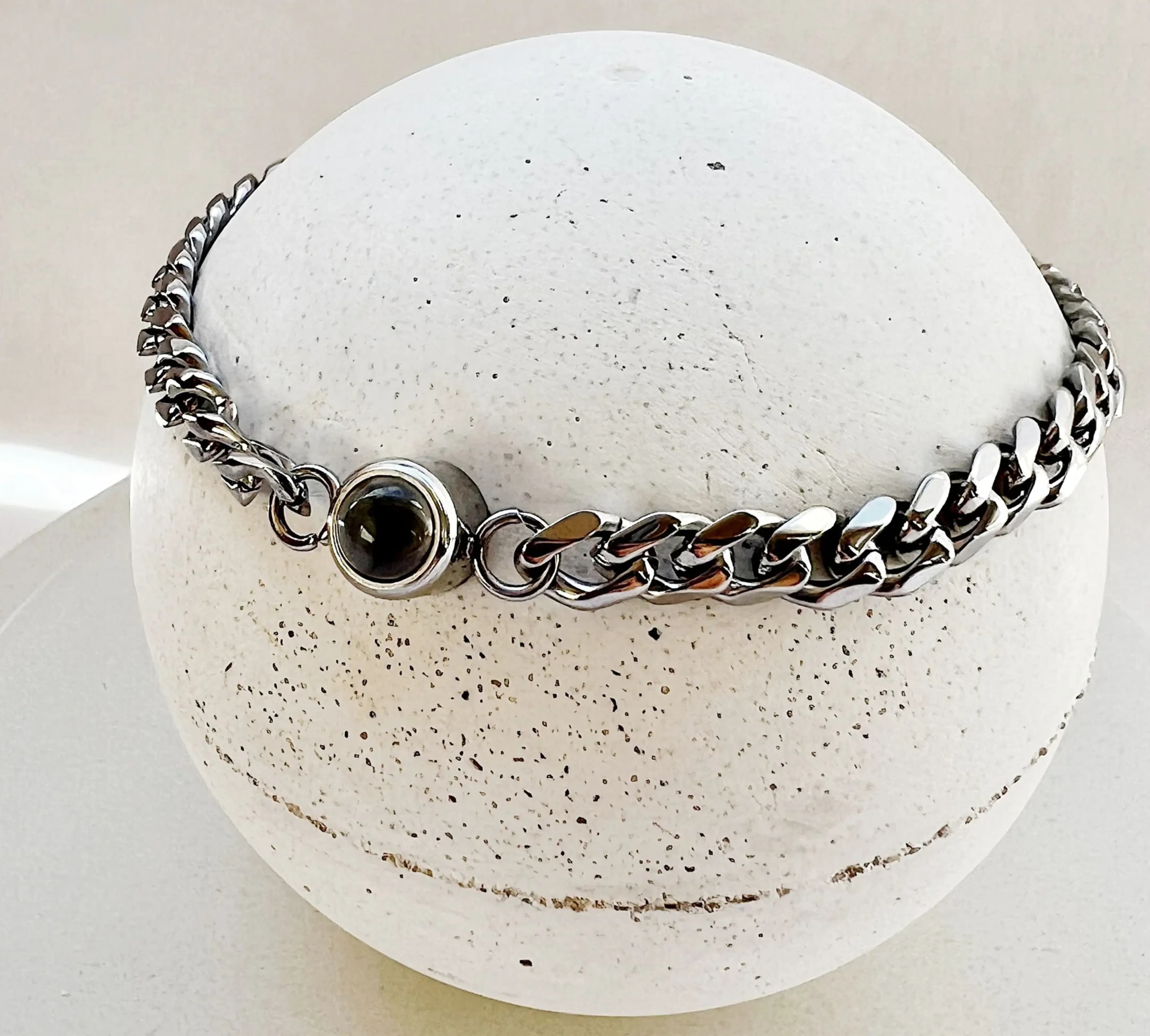 Мужской браслет с гравировкой даты и фото внутри