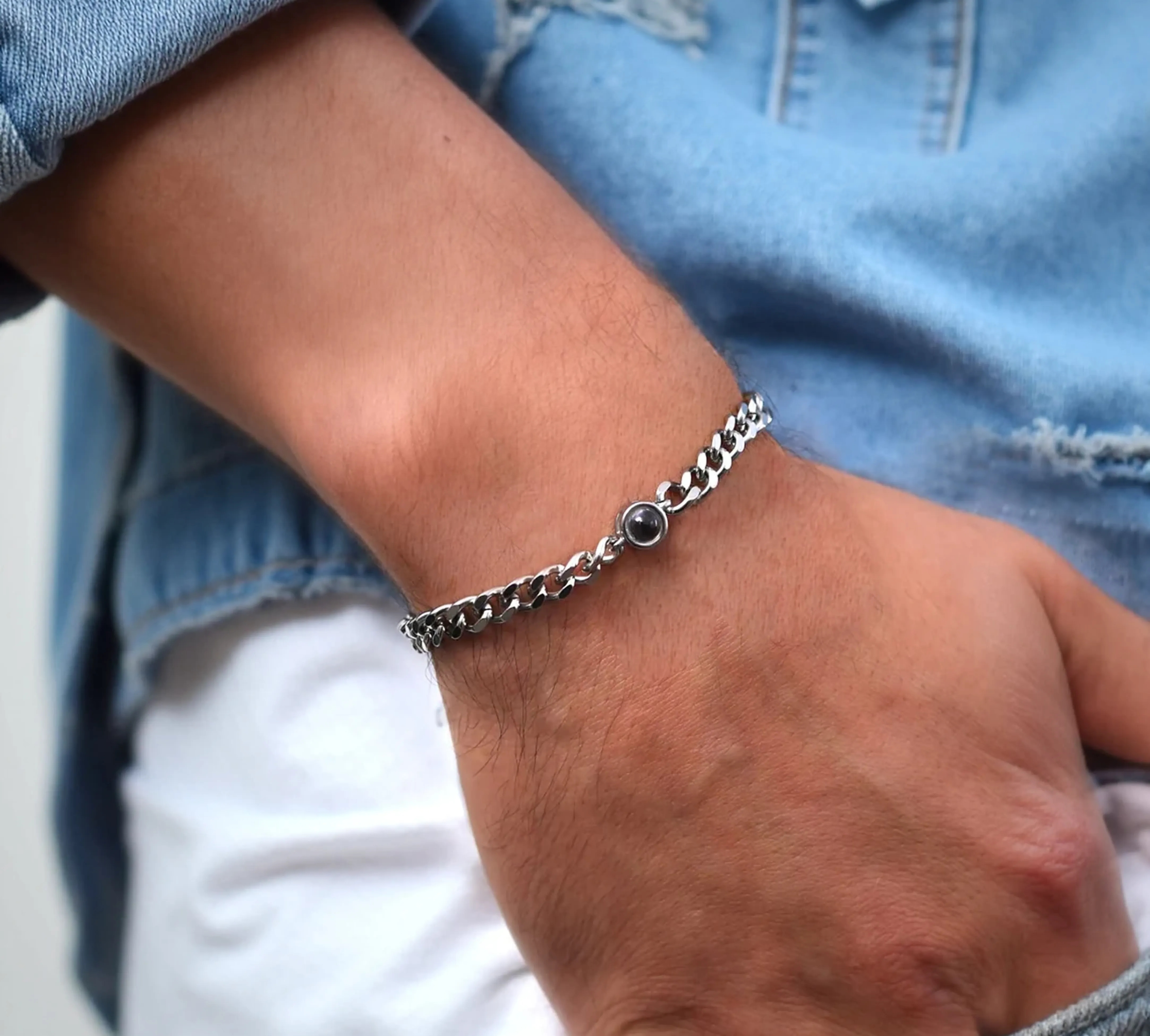 Мужской браслет с фото и гравировкой как памятный сувенир