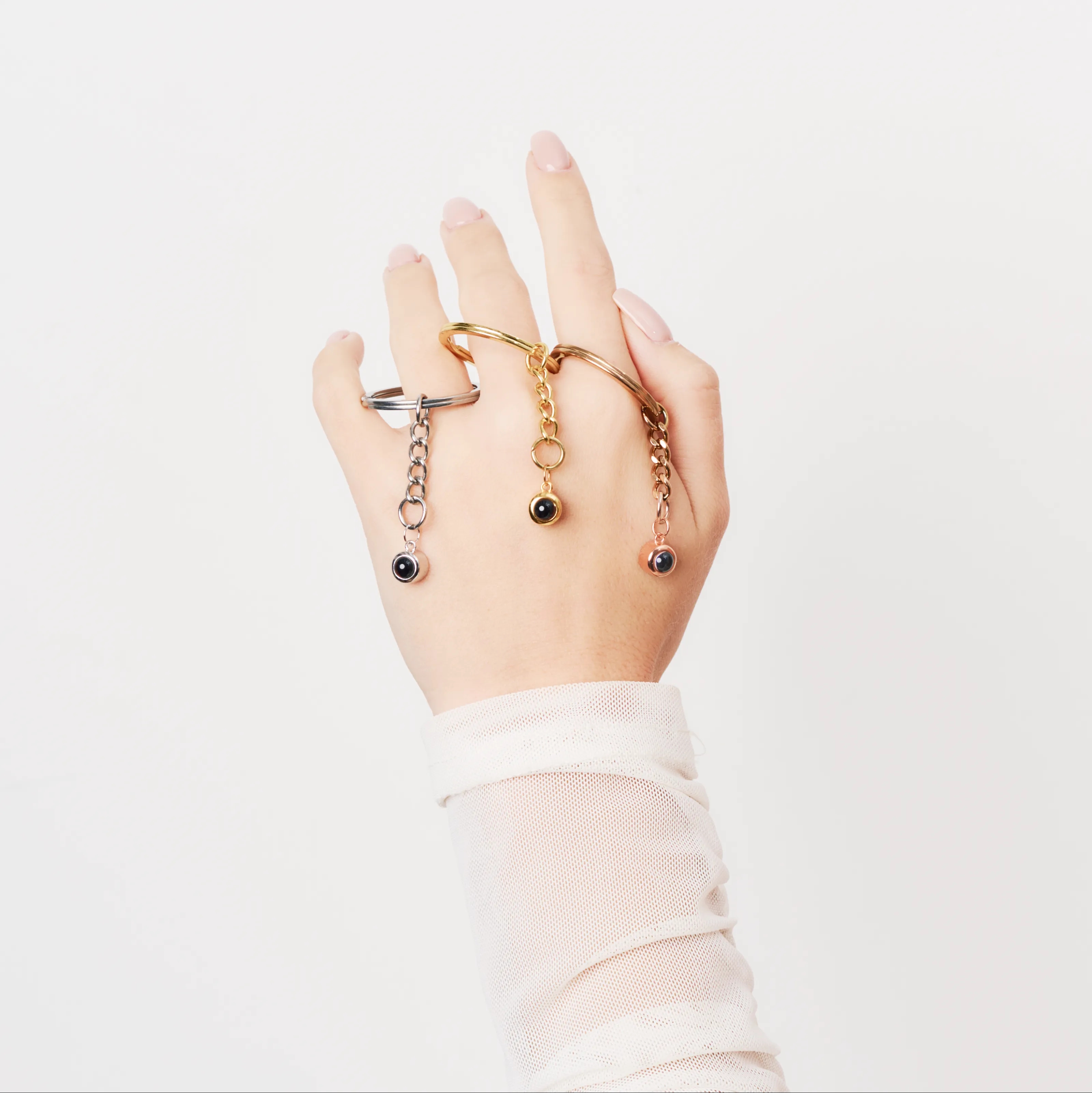 Брелок шар с гравировкой имени и фотографией внутри