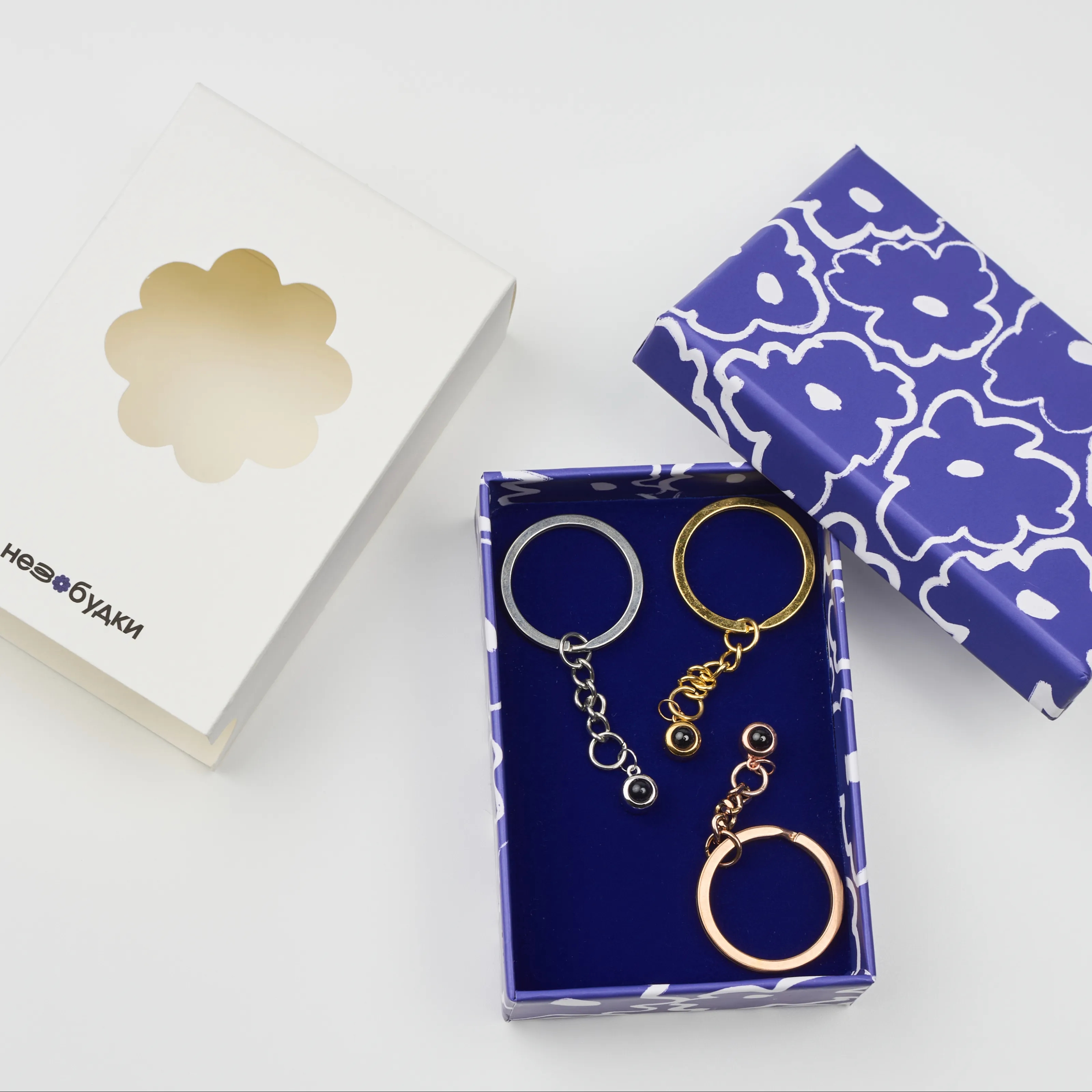 Ювелирный брелок шарик серебро с гравировкой даты